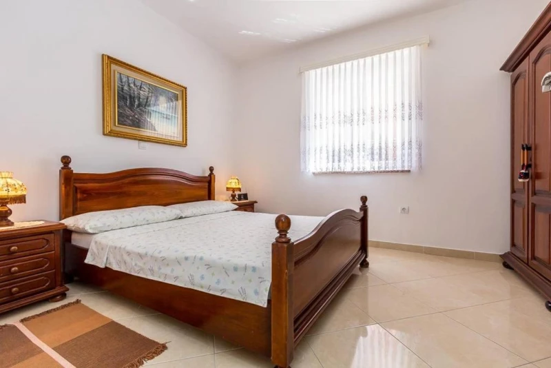Apartman sa 2 spavaće sobe u prizemlju, Sobe
