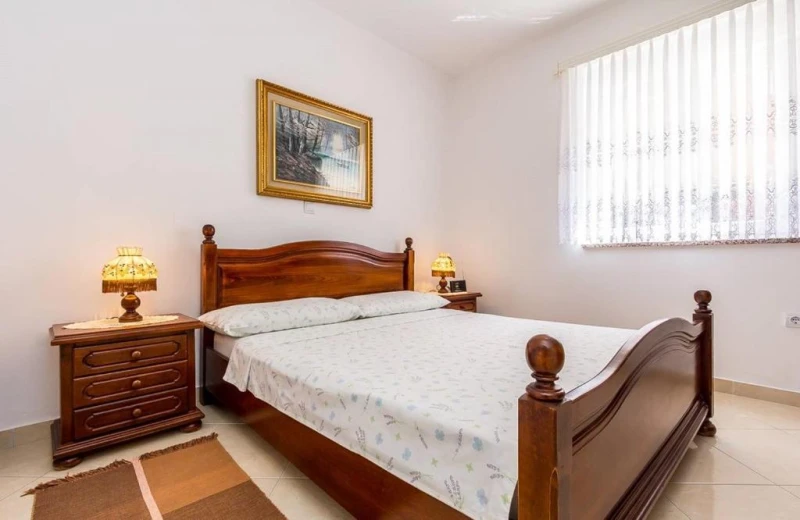 Apartman sa 2 spavaće sobe u prizemlju, Sobe