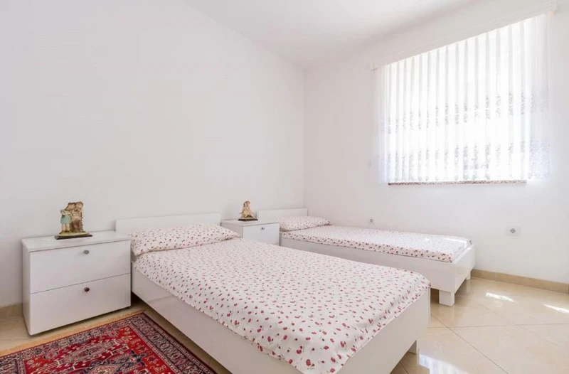 Apartman sa 2 spavaće sobe u prizemlju, Sobe