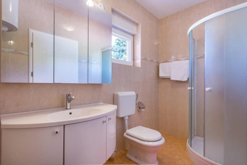 Apartman sa 2 spavaće sobe u prizemlju, Kupaonica / wc
