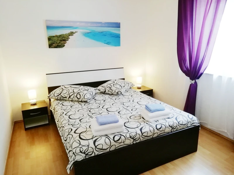 Apartman Davorka, sa velikim vrtom i igralištem za djecu, Sobe