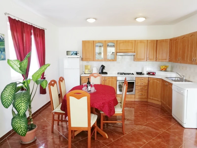 Apartman Davorka, sa velikim vrtom i igralištem za djecu, Dnevni boravak