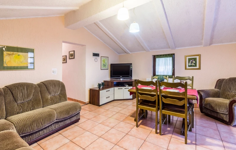 Apartman sa 2 spavaće sobe na 2.katu