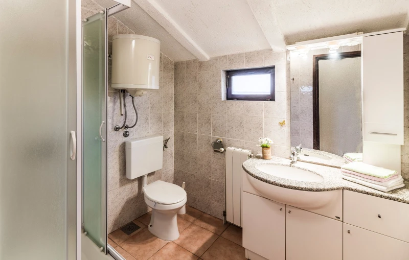 Apartman sa 2 spavaće sobe na 2.katu, Kupaonica / wc