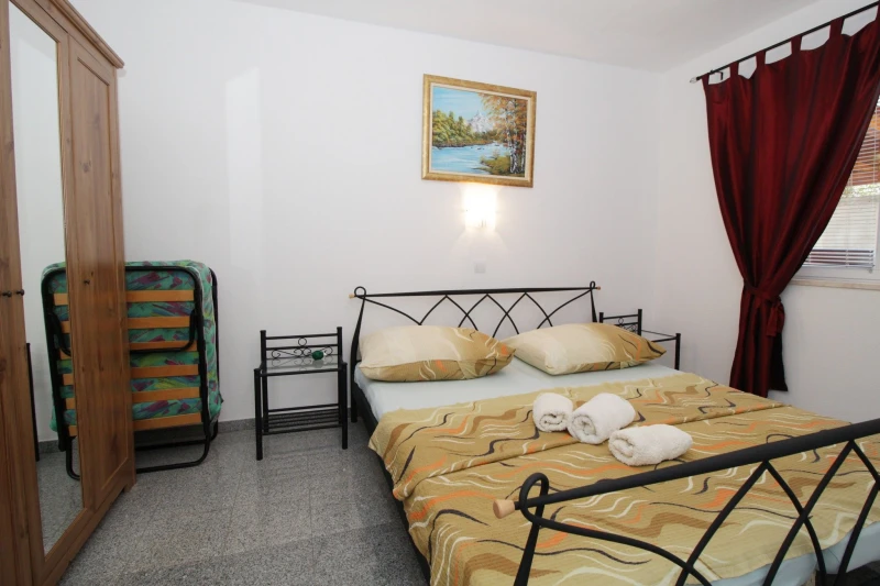 Appartamento con 2 camere da letto al piano terra, Camere