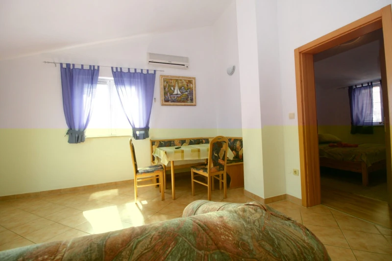 Wohnung mit 2 Schlafzimmern im 1. Stock, Wohnzimmer