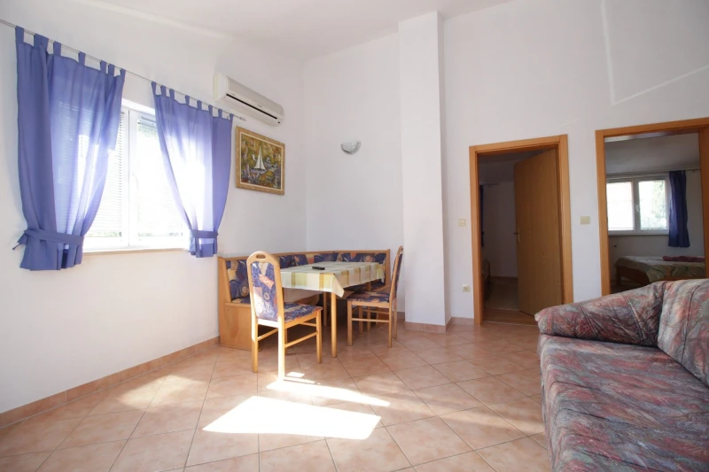 Wohnung mit 2 Schlafzimmern im 1. Stock, Wohnzimmer