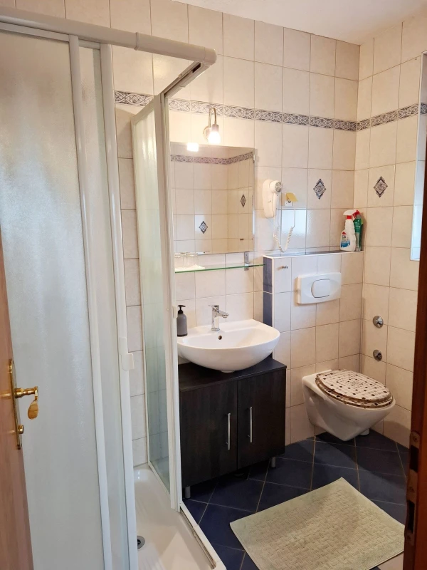 Apartman za 2-3 osobe sa velikom terasom, Kupaonica / wc