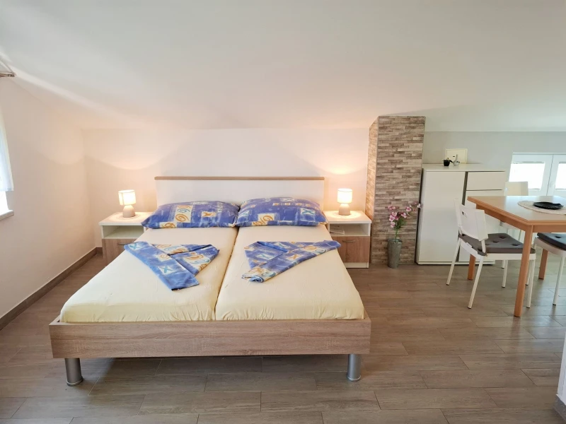 Studio apartman sa terasom sa pogledom na more, Sobe