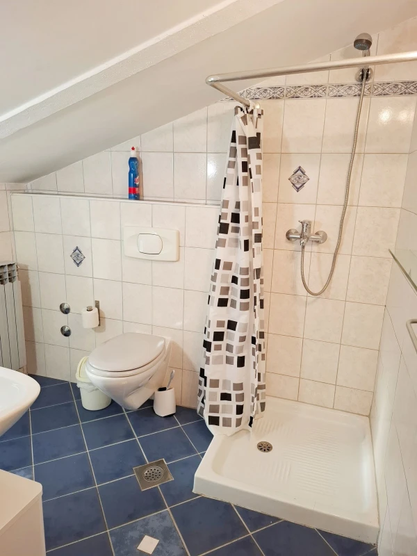 Studio apartman sa terasom sa pogledom na more, Kupaonica / wc