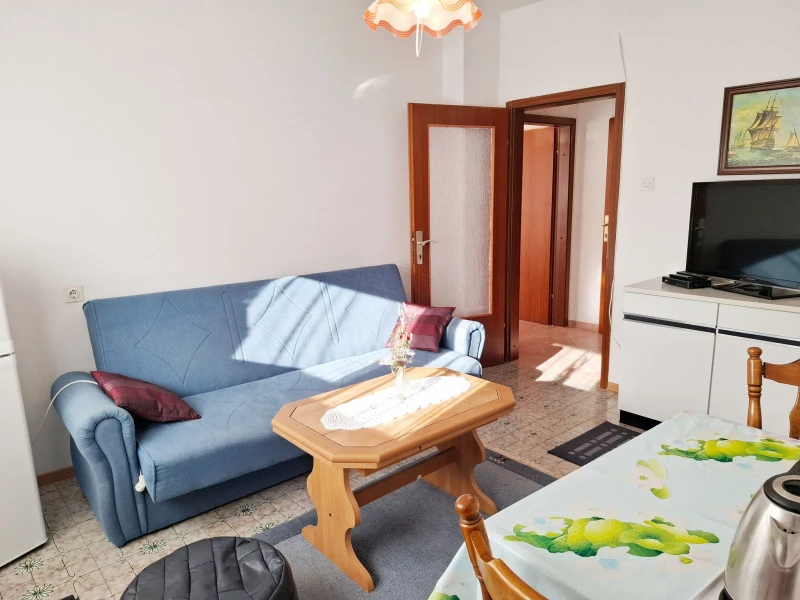 Apartman sa velikom terasom prema zapadu, Dnevni boravak