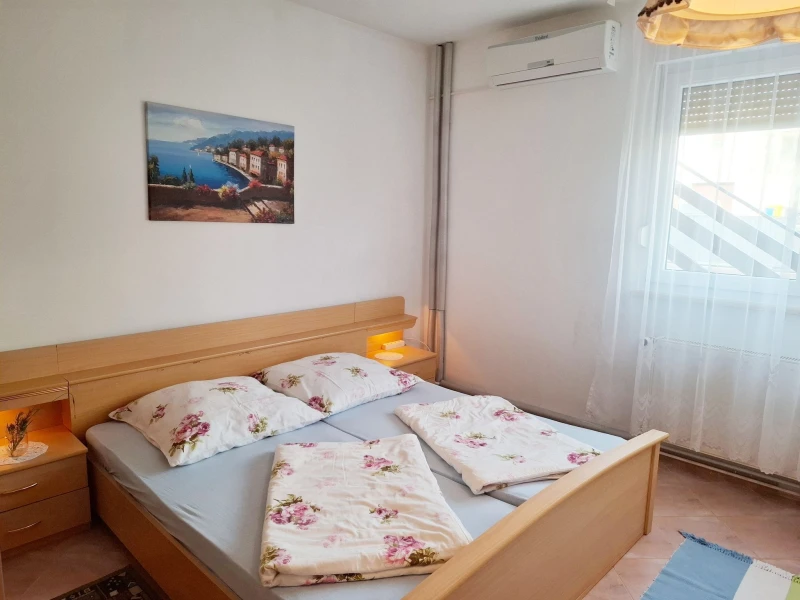 Apartman sa velikom terasom prema istoku