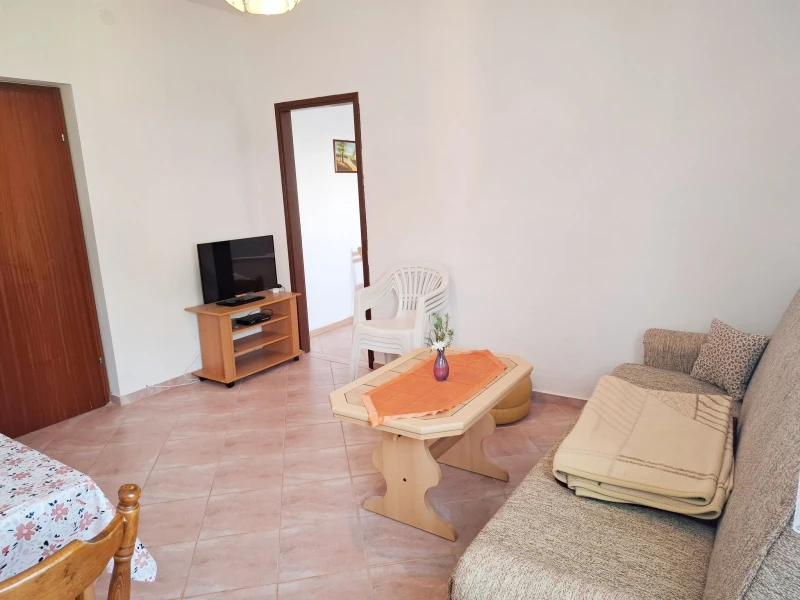 Apartman sa velikom terasom prema istoku, Dnevni boravak