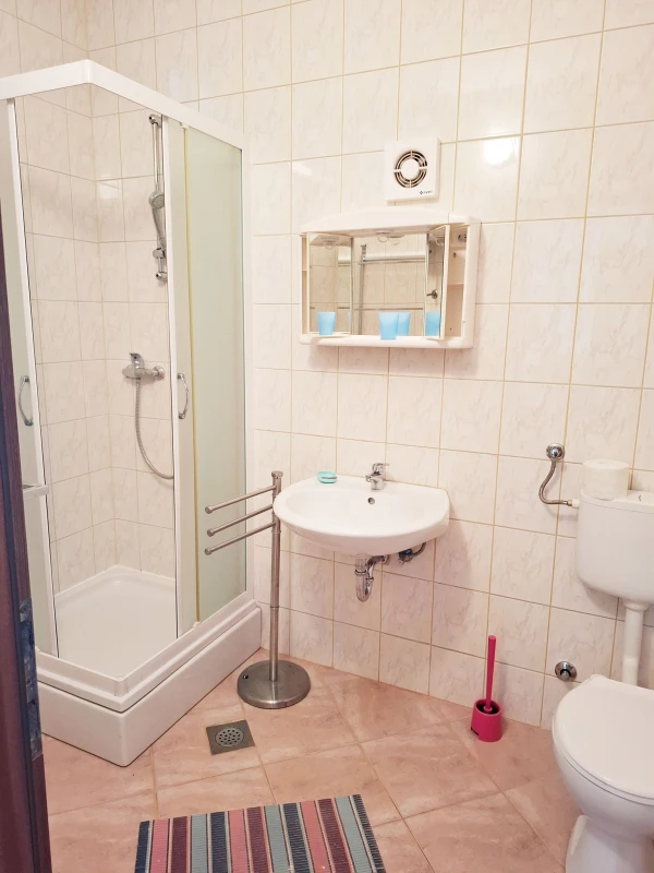 Apartman sa velikom terasom prema istoku, Kupaonica / wc