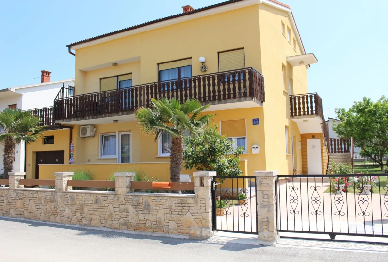 Apartmani Maria, apartmani sa velikim terasama i parkingom, Medulin