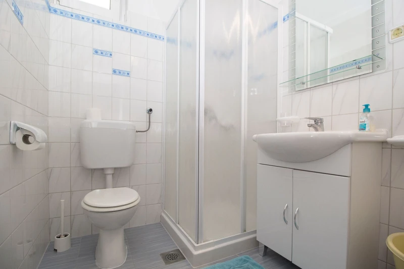 Apartman  sa 4 spavaće sobe i 3 kupaonice, Kupaonica / wc