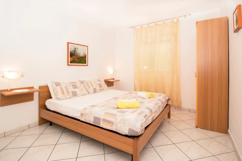 Apartman  sa 4 spavaće sobe i 3 kupaonice, Apartmani Jana, na mirnoj lokaciji sa velikim vrtom, Medulin
