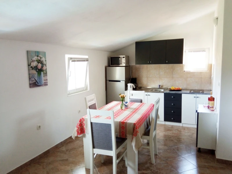 Apartman Rosa, na mirnoj lokaciji blizu šume, Dnevni boravak