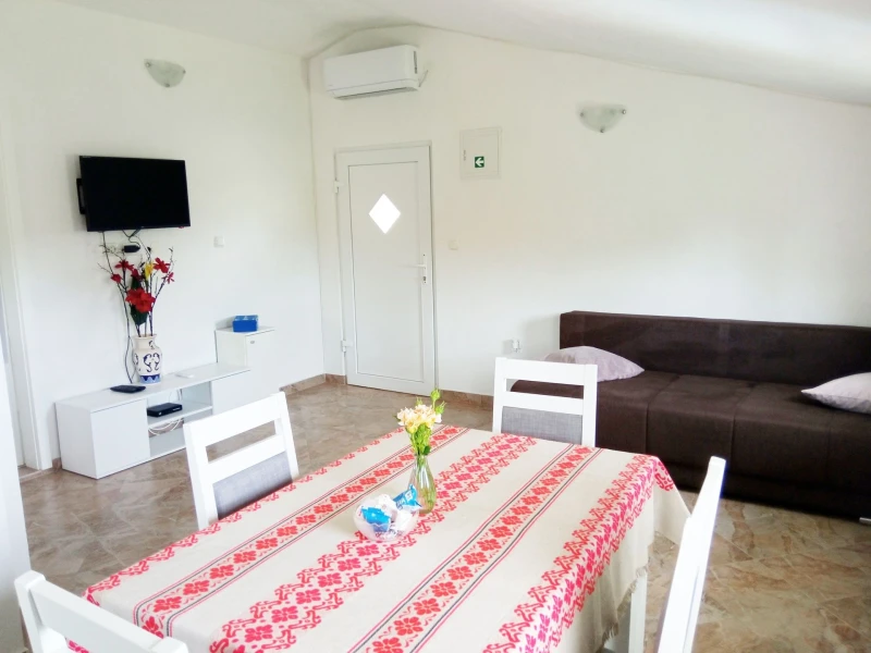 Apartman Rosa, na mirnoj lokaciji blizu šume, Dnevni boravak