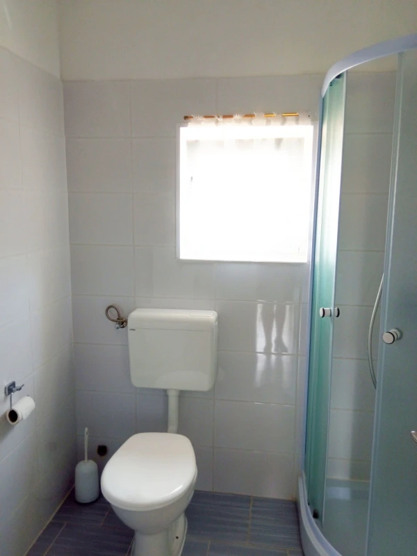 Apartman Rosa, na mirnoj lokaciji blizu šume, Kupaonica / wc