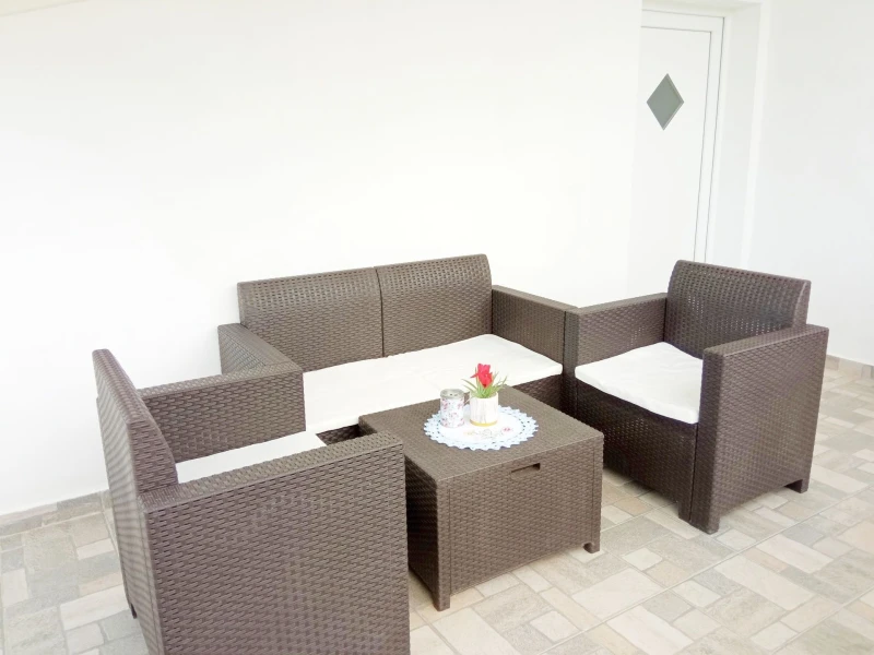 Apartman Rosa, na mirnoj lokaciji blizu šume, Balkon / terasa