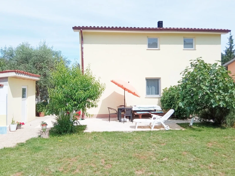 Apartman Rosa, na mirnoj lokaciji blizu šume, Medulin