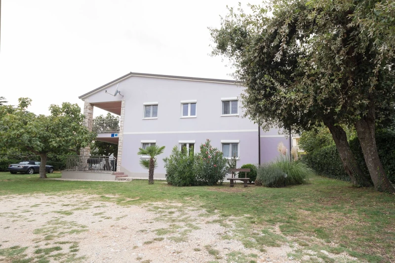 Apartmani Jana, na mirnoj lokaciji sa velikim vrtom, Medulin