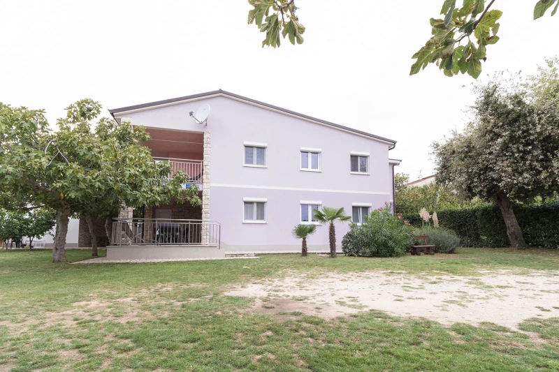 Apartmani Jana, na mirnoj lokaciji sa velikim vrtom, Medulin