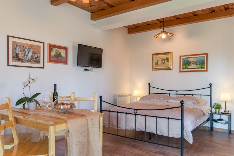 Apartman Marilena sa bazenom, Sobe