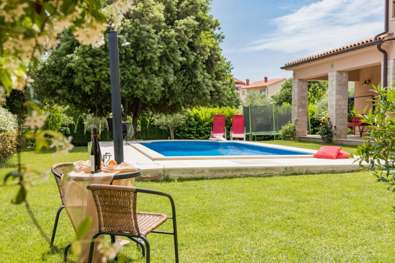 Apartman Marilena sa bazenom, Ližnjan