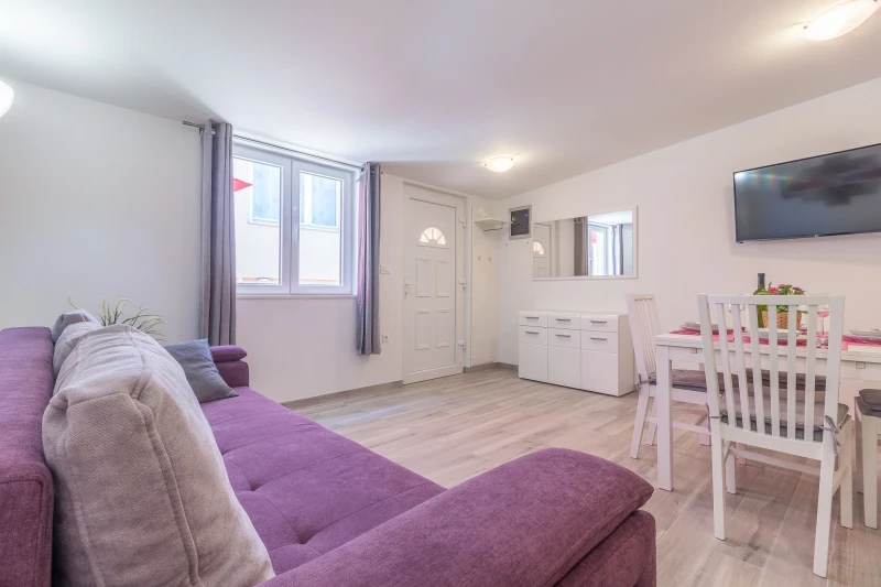 Apartman sa jednom spavaćom sobom, Apartmani Mary, Ližnjan