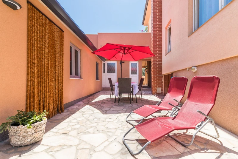 Apartman sa jednom spavaćom sobom, Apartmani Mary, Ližnjan