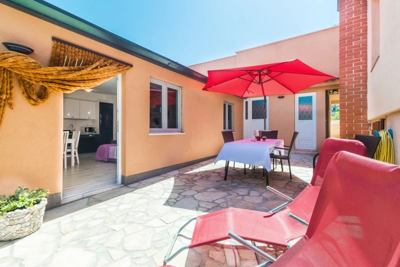 Apartman sa jednom spavaćom sobom, Apartmani Mary, Ližnjan