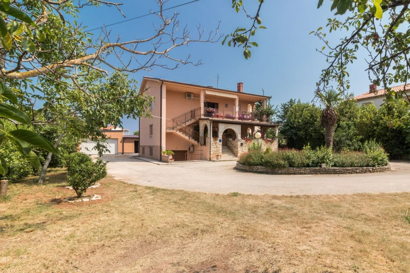 Apartmani Mary, Ližnjan
