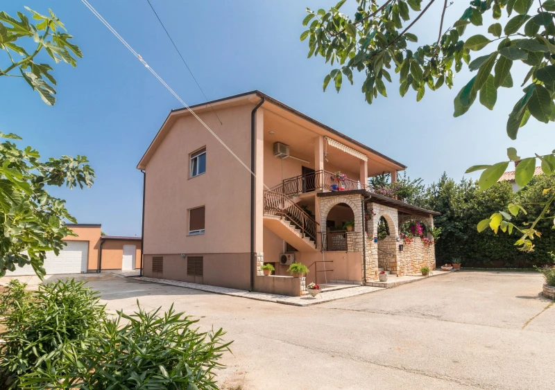Apartmani Mary, Ližnjan