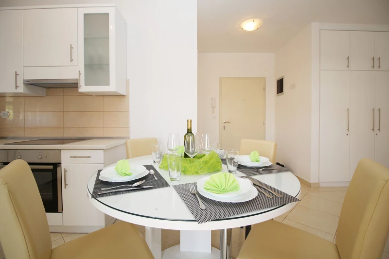 Apartman sa 2 spavaće sobe u prizemlju, Kuhinja