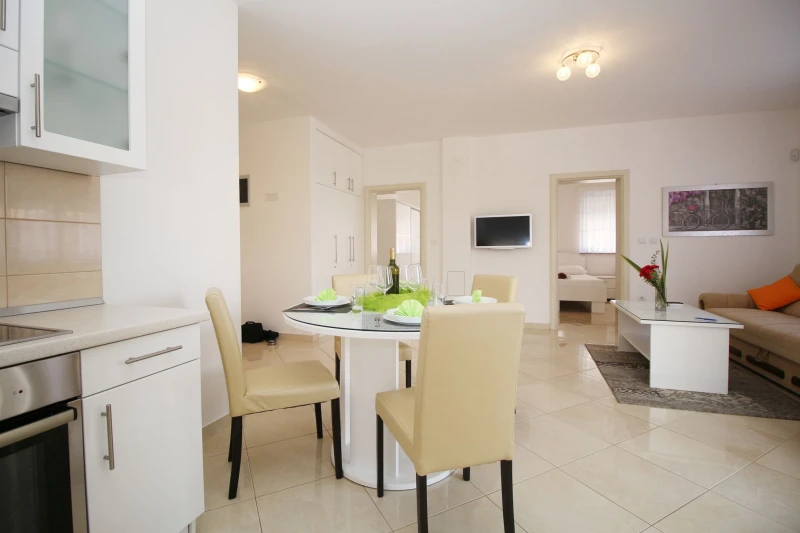 Apartman sa 2 spavaće sobe u prizemlju