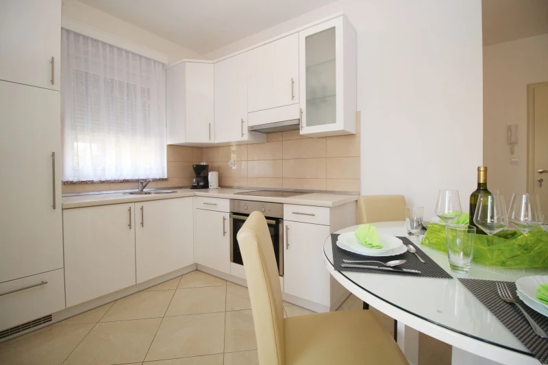 Apartman sa 2 spavaće sobe u prizemlju, Kuhinja