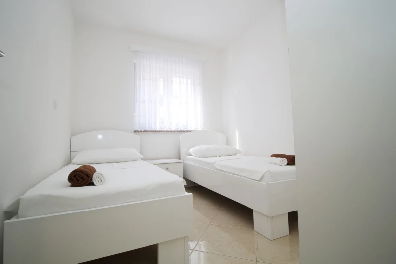 Apartman sa 2 spavaće sobe u prizemlju, Sobe