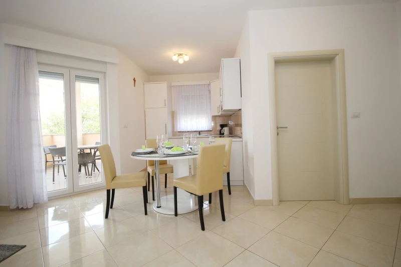 Apartman sa 2 spavaće sobe u prizemlju, Kuhinja