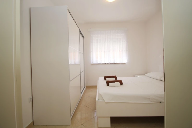 Apartman sa 2 spavaće sobe u prizemlju, Sobe