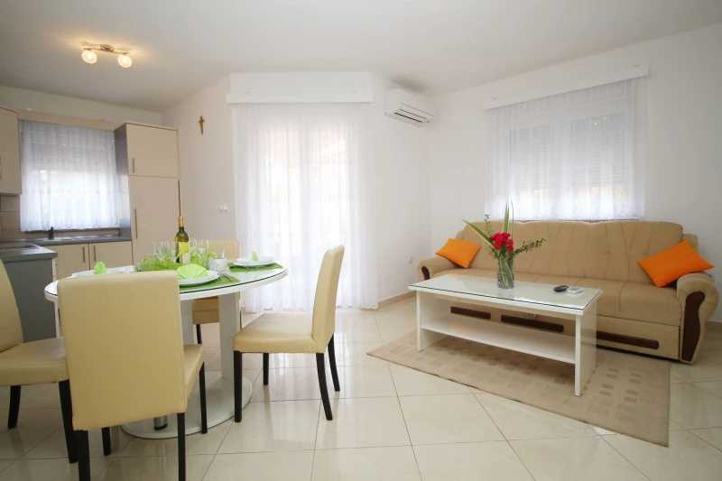 Apartment mit 2 Schlafzimmern im 1. Stock, Wohnzimmer
