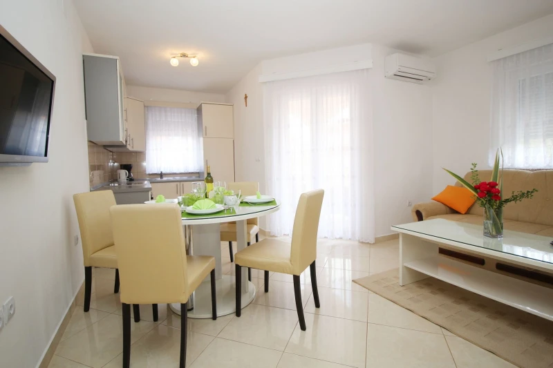 Apartment mit 2 Schlafzimmern im 1. Stock, Wohnzimmer