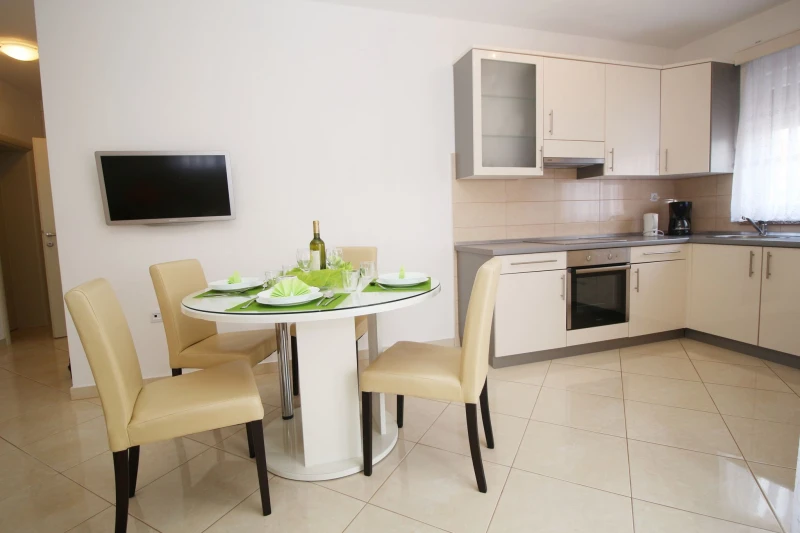 Apartment mit 2 Schlafzimmern im 1. Stock, Küche