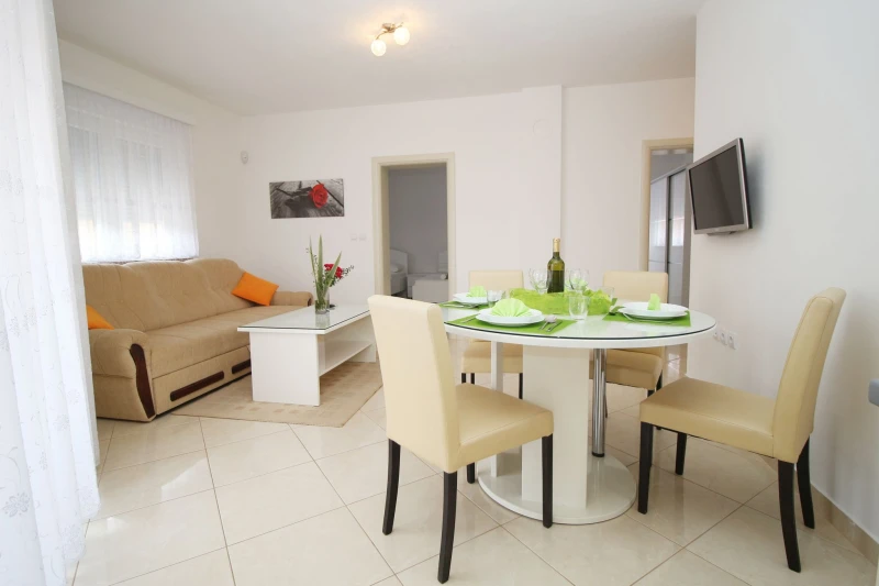 Apartman sa 2 spavaće sobe na 1. katu