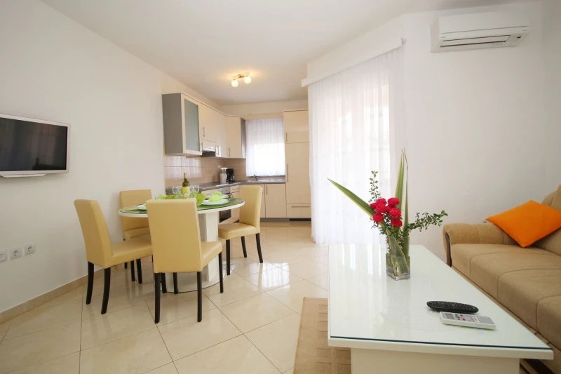 Apartman sa 2 spavaće sobe na 1. katu, Apartmani Adriana, 400 m od plaže u Medulinu, Medulin