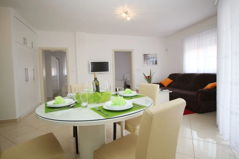 Apartman sa 2 spavaće sobe na 1. katu