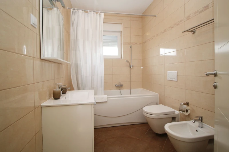 Apartment with 2 bedrooms on the 1st floor, Bathroom / WC