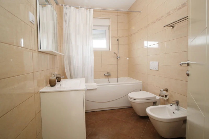 Apartment with 2 bedrooms on the 1st floor, Bathroom / WC