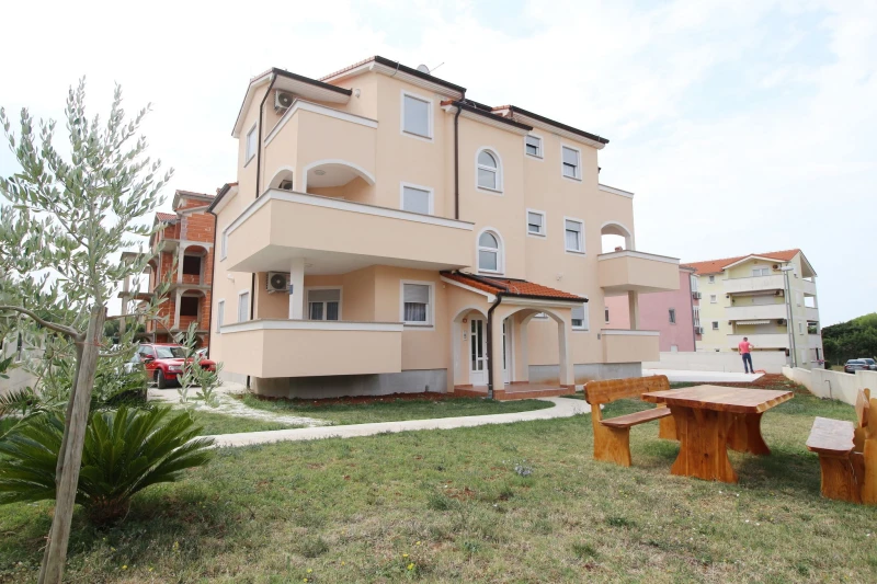 Apartmani Adriana, 400 m od plaže u Medulinu, Medulin